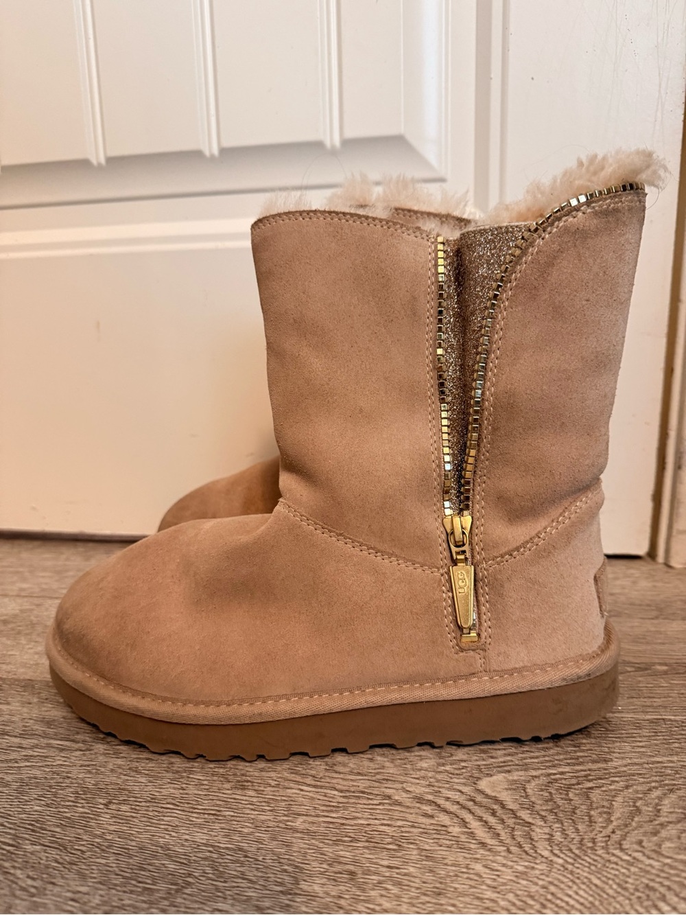 UGG Classic Short Sparkle Zip Boots – Women’s Size 7